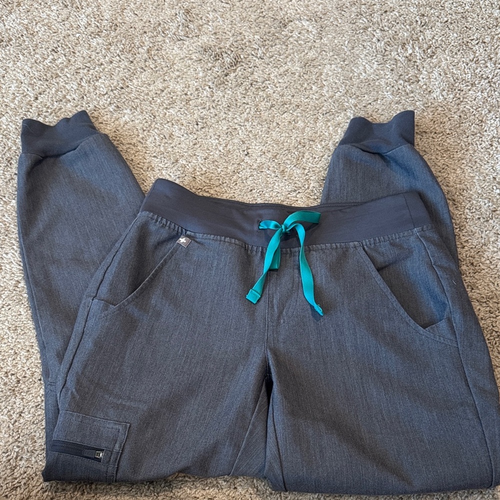 FIGS xxs petite joggers/ xxs top :)